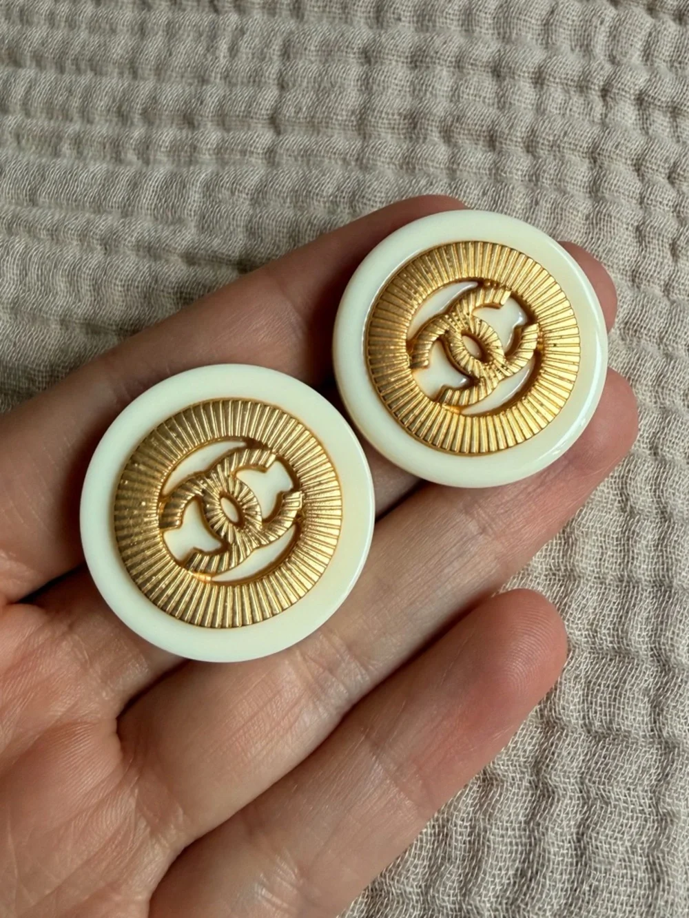 ✨Vintage Chanel Cream & Gold CC Medallion Statement Earrings🤍 - Picture 3 of 8